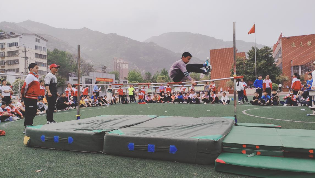 运动凝聚力量 激情飞扬赛场 新县启福小学举行2023年春季运动会