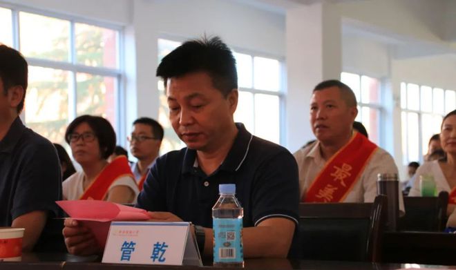 默默无闻奉献智慧,孜孜不倦耕耘心田--河南省信阳市新县启福小学