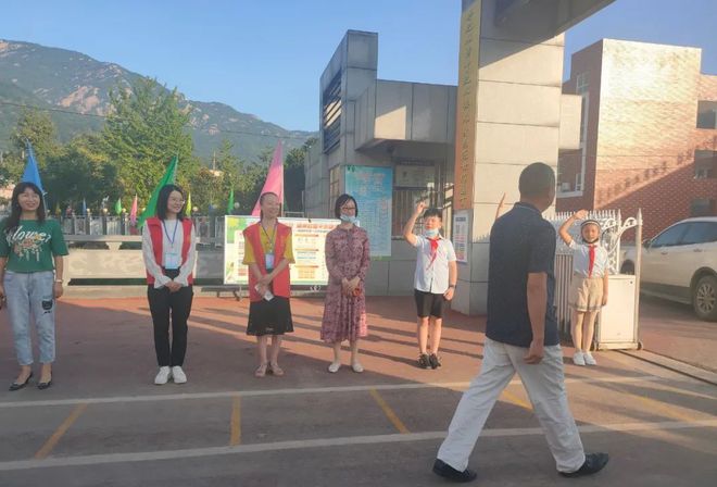 默默无闻奉献智慧,孜孜不倦耕耘心田--河南省信阳市新县启福小学