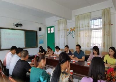 河南省信阳市新县启福小学第三教研协作区开展新上岗教师跟岗培训暨集体备课活动